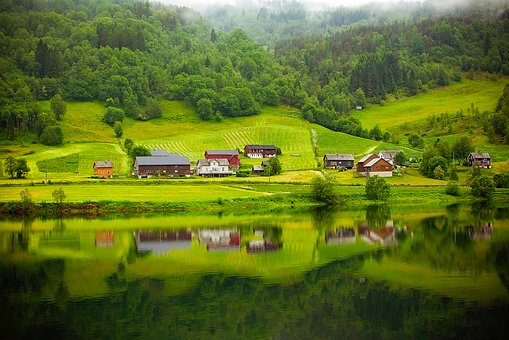 Norwegen_-_grüne_Landschaft